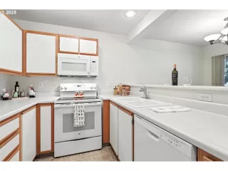 Photo #6: 688919637 Listing