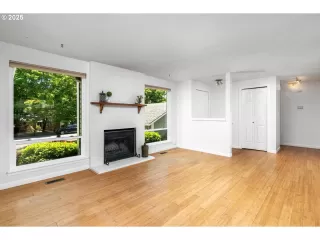 Photo #4: 688958276 Listing 