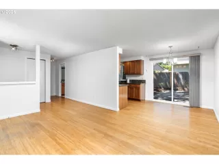 Photo #5: 688958276 Listing 