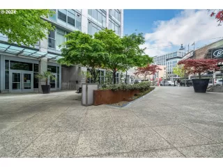 Photo #4: 689221644 Listing