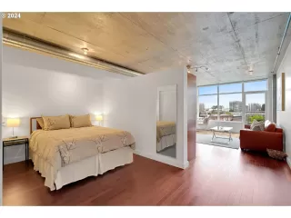 Photo #6: 689221644 Listing