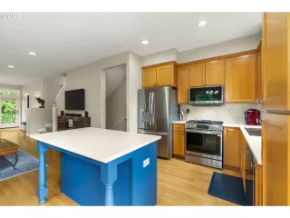 Photo #6: 689431839 Listing 