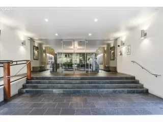 Photo #5: 689665509 Listing 