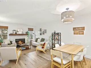 Photo #3: 689771348 Listing