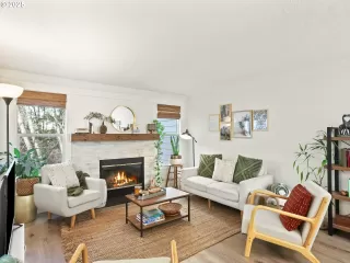 Photo #4: 689771348 Listing