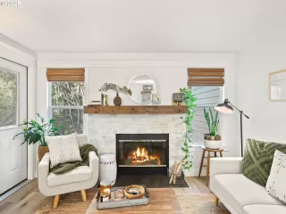 Photo #5: 689771348 Listing