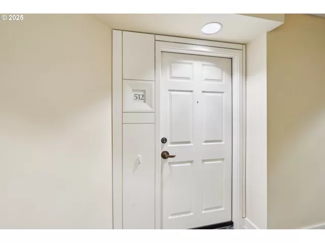 MLS: 689962108 Condo For Sale