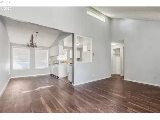 Photo #5: 690222324 Listing 