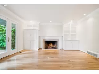 Photo #2: 690362032 Listing