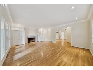 Photo #3: 690362032 Listing