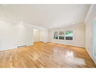 Photo #4: 690362032 Listing