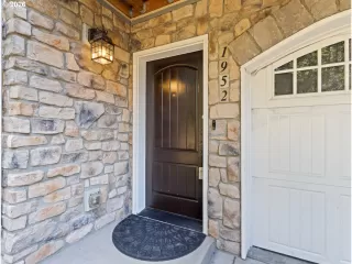 Photo #3: 690392122 Listing