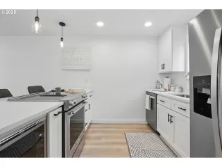 Photo #6: 690803834 Listing