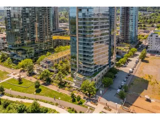 Photo #2: 690903868 Listing