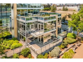 Photo #4: 690903868 Listing