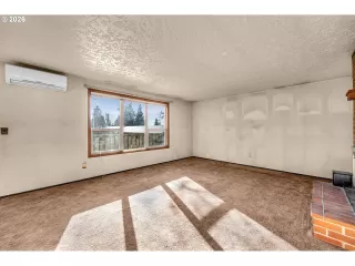 Photo #3: 691150488 Listing