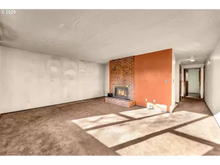 Photo #4: 691150488 Listing