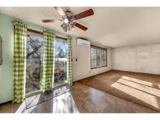 Photo #6: 691150488 Listing