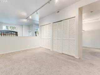 Photo #5: 691638578 Listing 