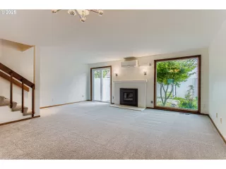 Photo #4: 692302126 Listing