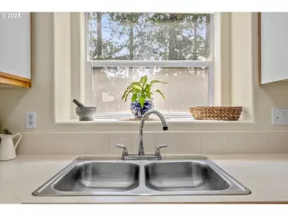 Photo #5: 692407595 Listing