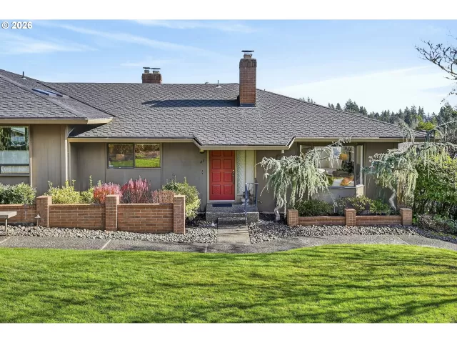 MLS: 692515105 Condo For Sale