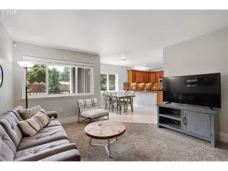 Photo #4: 692569930 Listing