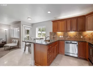 Photo #6: 692569930 Listing