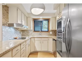 Photo #3: 692645128 Listing