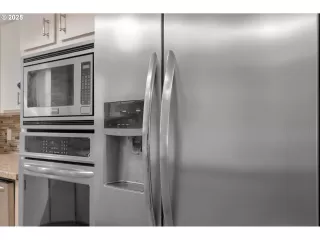 Photo #4: 692645128 Listing