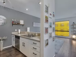 Photo #4: 692795708 Listing 