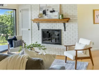 Photo #3: 693097748 Listing 