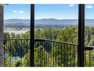 Photo #5: 693097748 Listing 