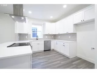 Photo #5: 693116458 Listing 