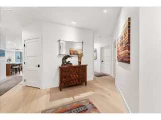 Photo #5: 693438674 Listing