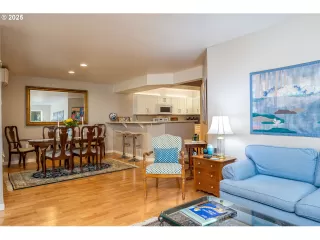Photo #2: 693545592 Listing 