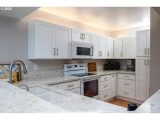 Photo #6: 693545592 Listing 