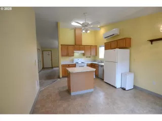 Photo #3: 693621805 Listing