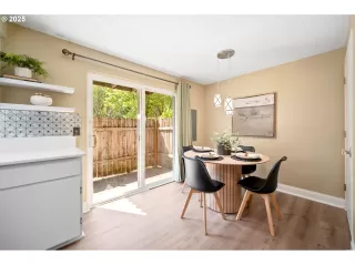 Photo #5: 693677224 Listing