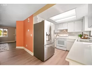 Photo #6: 693677224 Listing