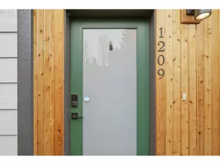 Photo #3: 693920452 Listing 