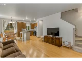 Photo #4: 694132948 Listing