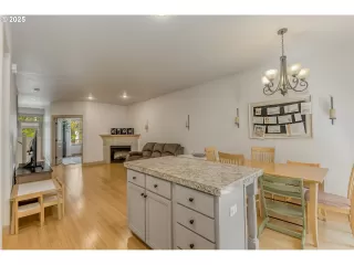 Photo #6: 694132948 Listing