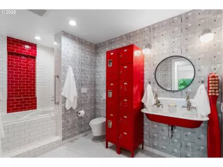 Photo #4: 694825419 Listing