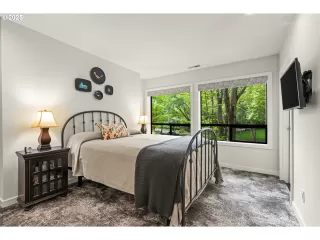 Photo #5: 694825419 Listing