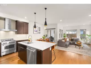 Photo #2: 695421688 Listing