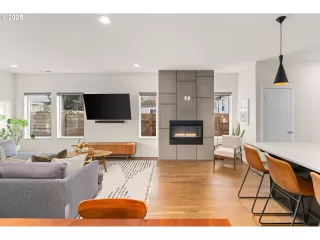 Photo #3: 695421688 Listing