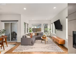 Photo #4: 695421688 Listing