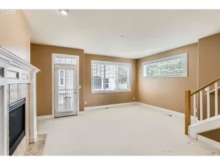 Photo #4: 695846196 Listing 