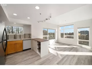 Photo #2: 696263287 Listing